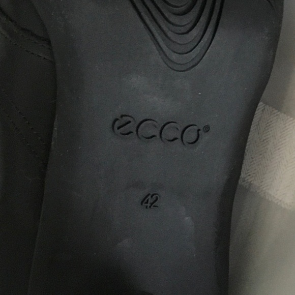 ECCO Women’s London slip on leather shoes size 42. - Picture 5 of 8